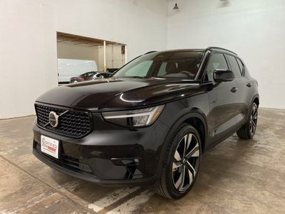 Used 2025 Volvo XC40 B5 Plus