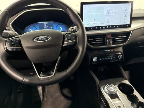 Used 2024 Ford Escape Platinum image 9