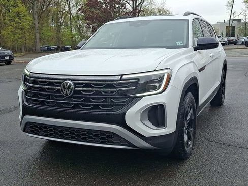 Certified 2025 Volkswagen Atlas Peak Edition SE AWD/4WD image 4