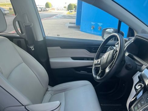Used 2025 Honda Odyssey Touring image 4