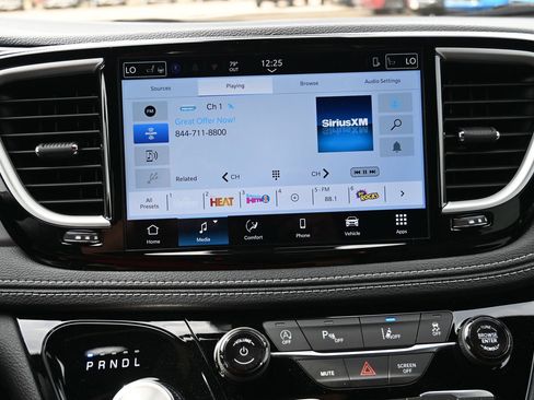 New 2026 Chrysler Pacifica Select image 11