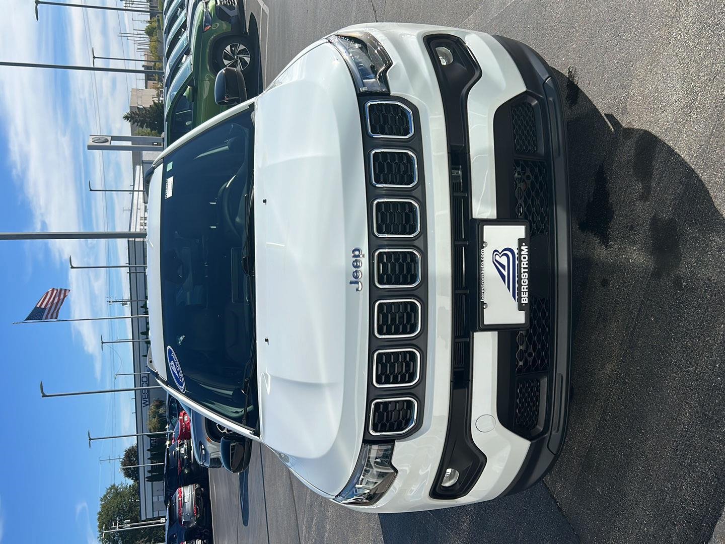 Used 2024 Jeep Compass Latitude AWD/4WD image 1