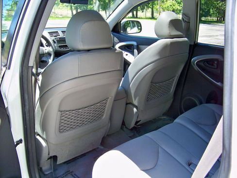 Used 2008 Toyota RAV4 Limited AWD/4WD image 39