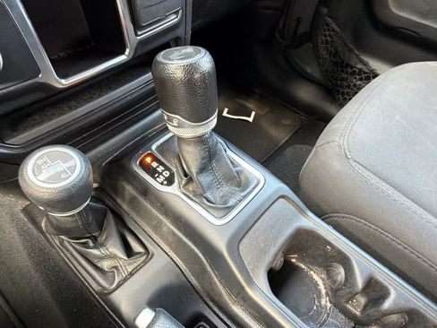 Used 2023 Jeep Wrangler Unlimited Sport AWD/4WD image 31