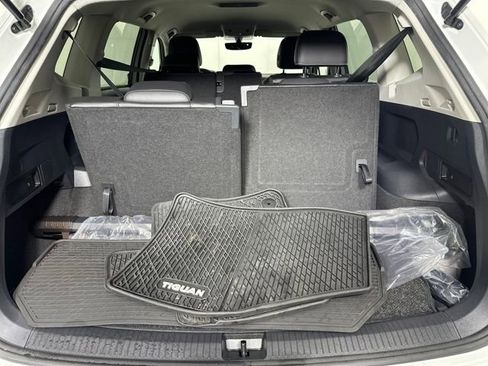 Used 2021 Volkswagen Tiguan SE image 26