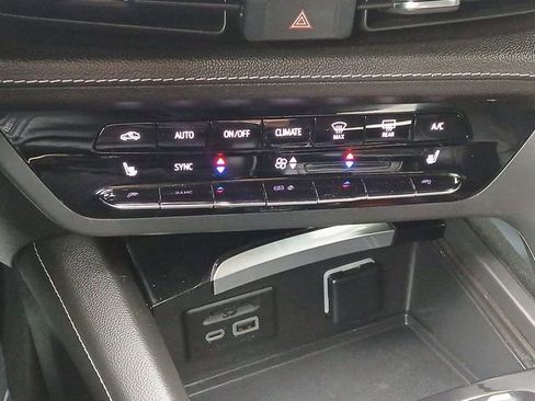 Used 2022 Buick Envision Essence w/ Technology Package I AWD/4WD image 19
