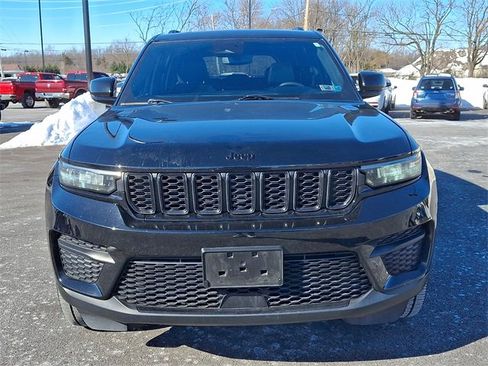 Used 2023 Jeep Grand Cherokee Altitude image 5