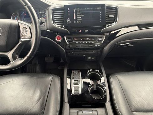 Used 2022 Honda Pilot Touring image 3