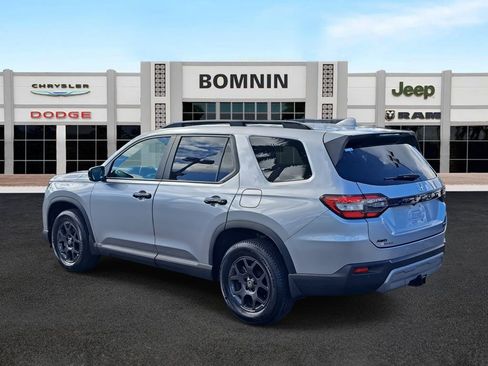 Used 2023 Honda Pilot TrailSport image 4