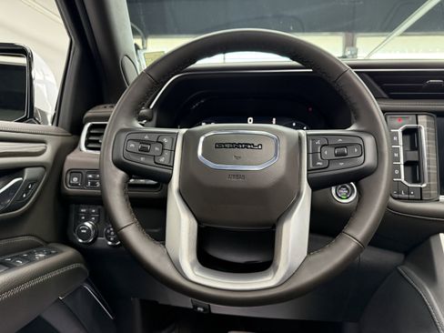 Used 2024 GMC Yukon Denali AWD/4WD image 16
