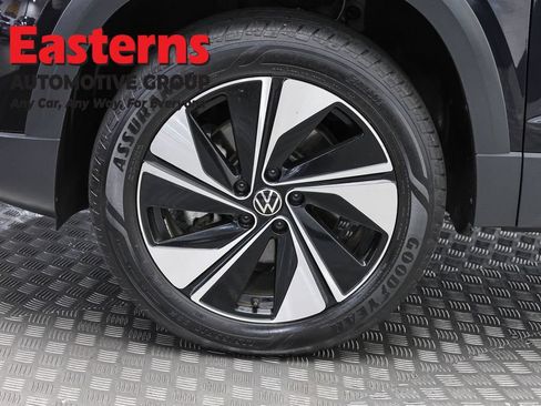 Used 2025 Volkswagen Taos SE AWD/4WD image 31