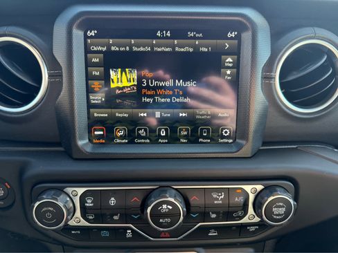 Used 2023 Jeep Wrangler Sahara w/ Cold Weather Group image 21