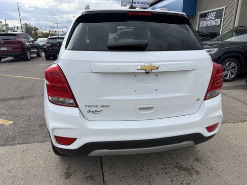 Used 2017 Chevrolet Trax LT w/ LT Convenience Package AWD/4WD image 12