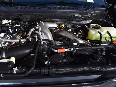 Certified 2025 Ford F450 Platinum w/ FX4 Off-Road Package image 18