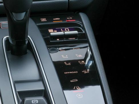 Certified 2026 Porsche Macan AWD/4WD image 46