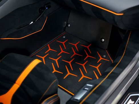 Used 2021 Lamborghini Aventador SVJ image 17