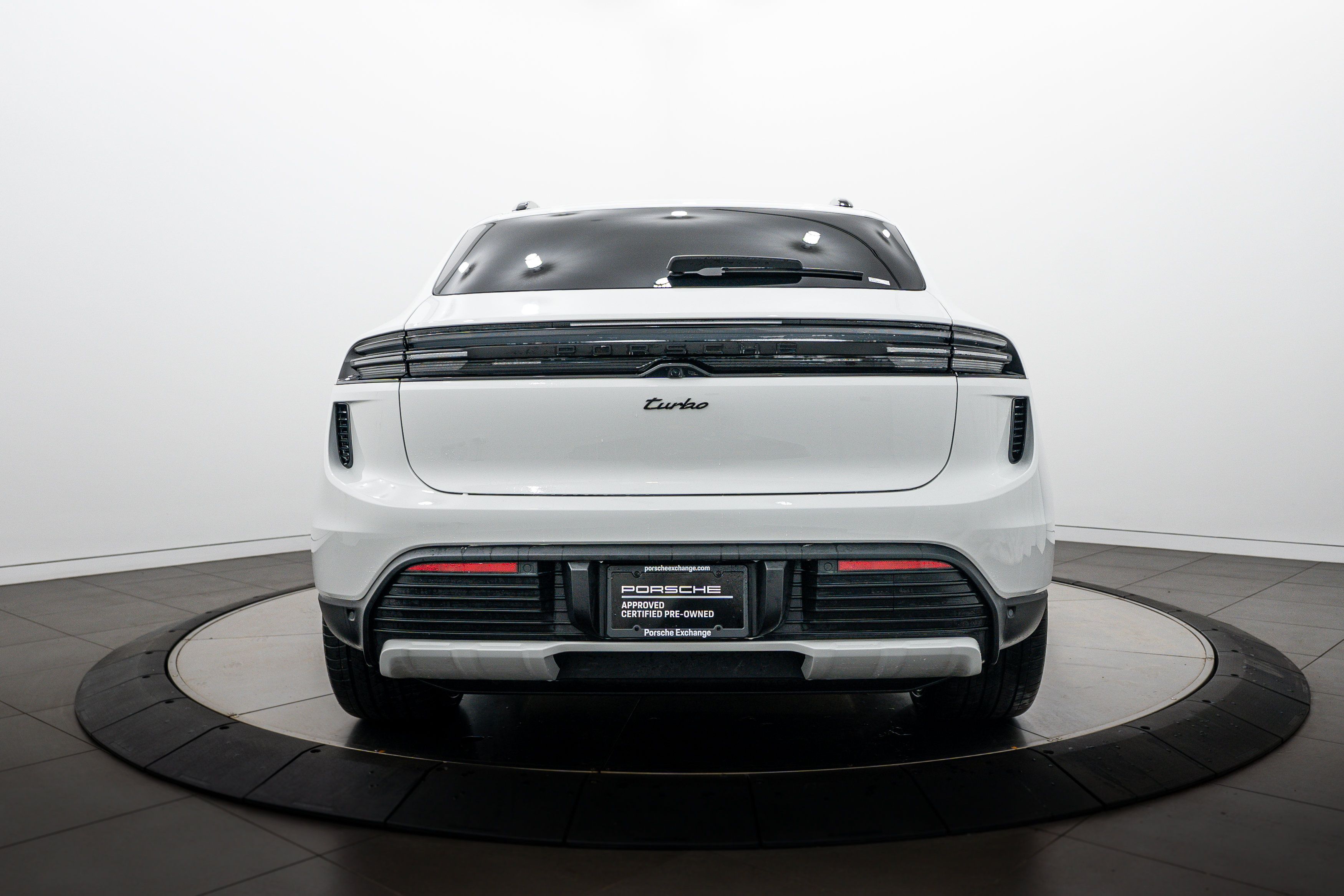Certified 2025 Porsche Macan Turbo Electric AWD/4WD image 6