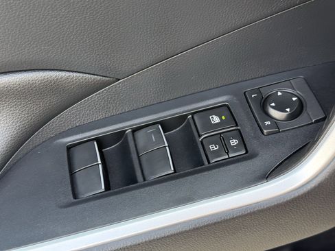 Used 2019 Toyota RAV4 XLE Premium image 26