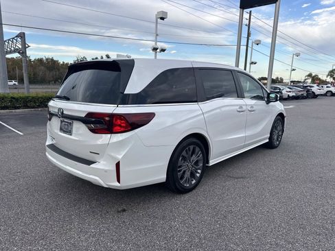 Used 2025 Honda Odyssey Touring image 3