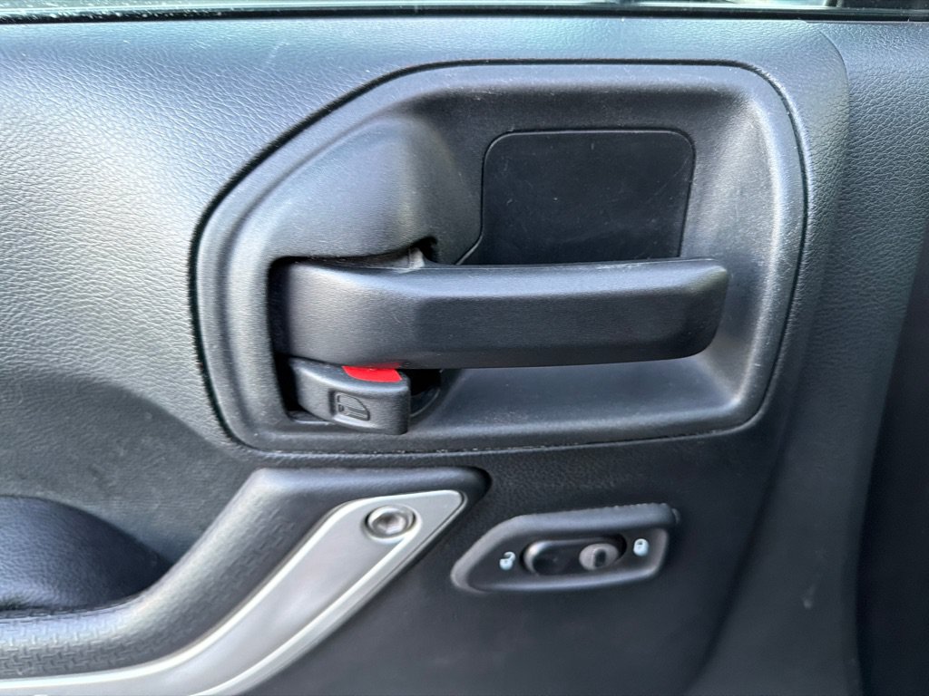 Used 2018 Jeep Wrangler Unlimited Sahara AWD/4WD image 12