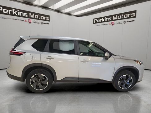 Used 2025 Nissan Rogue SV image 6