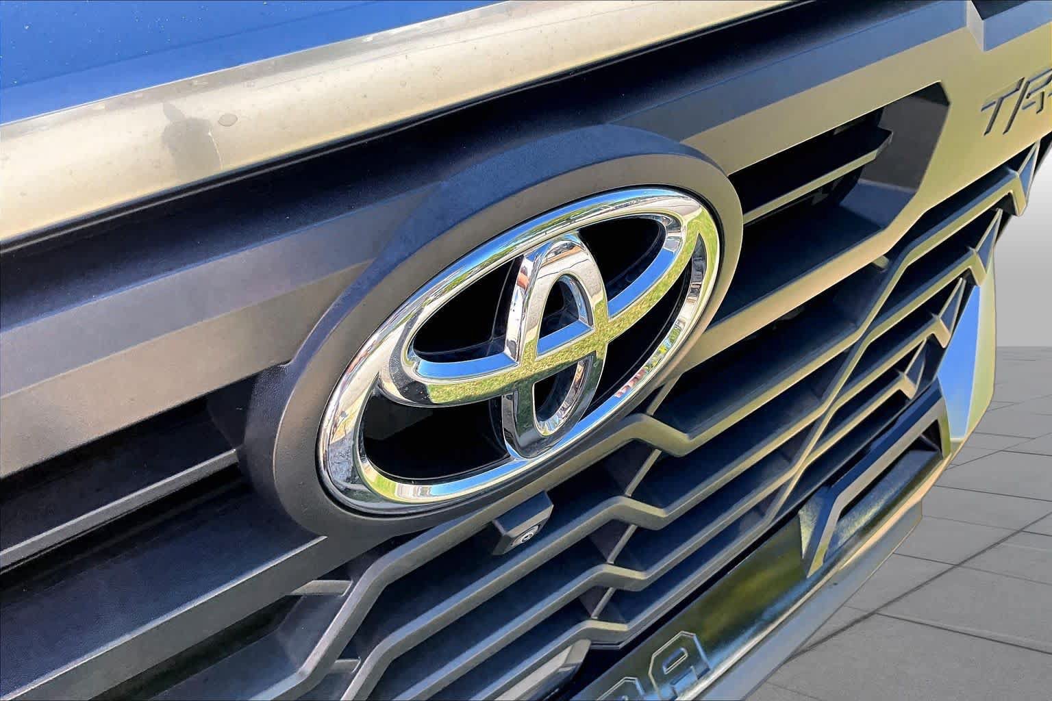 Used 2023 Toyota Tundra Limited w/ TRD Off-Road Package AWD/4WD image 28