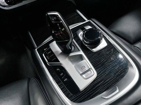Used 2022 BMW 750i xDrive w/ Executive Package AWD/4WD image 33