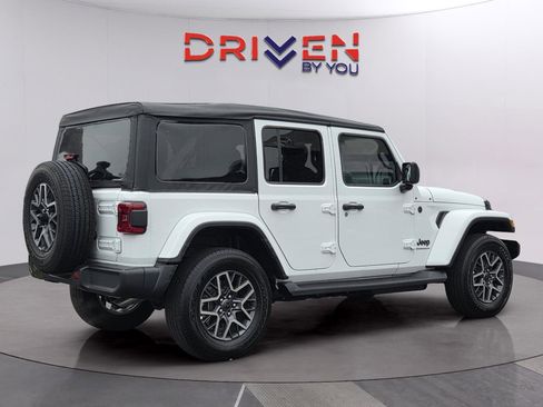 Certified 2026 Jeep Wrangler Unlimited Sahara AWD/4WD image 4