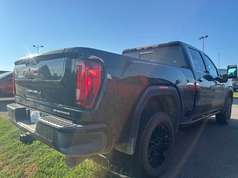 Used 2023 GMC Sierra 2500 Denali w/ Denali Black Diamond Edition AWD/4WD image 3