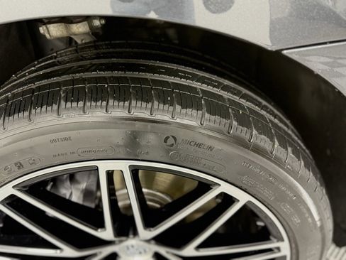 Certified 2025 Porsche Macan image 18