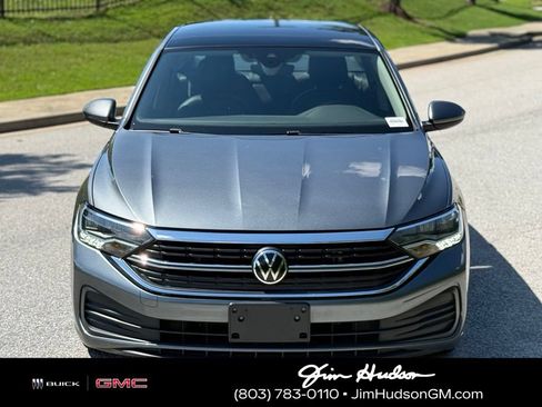 Used 2024 Volkswagen Jetta SE FWD image 9