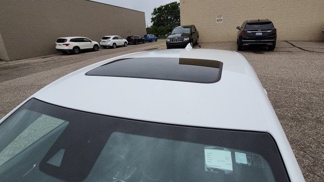 Used 2024 Buick Envista Sport Touring w/ Convenience I Package FWD image 4