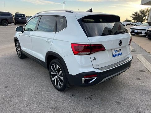 Used 2022 Volkswagen Taos SE FWD image 4