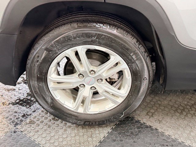 Used 2023 GMC Terrain SLE w/ Driver Convenience Package FWD image 35