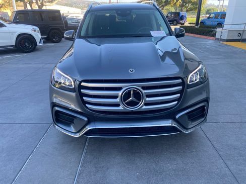 Used 2024 Mercedes-Benz GLS 450 4MATIC image 2