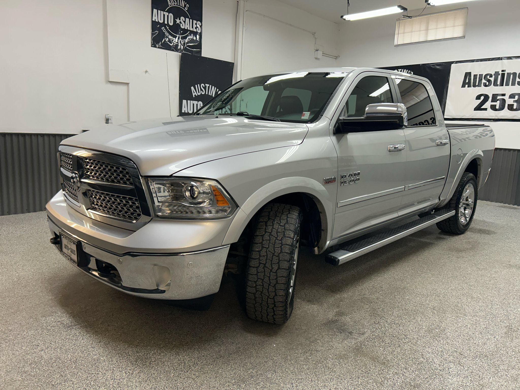 Used 2016 RAM 1500 Laramie w/ Convenience Group AWD/4WD image 3