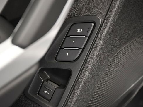 Used 2025 Audi Q3 2.0T Premium w/ Convenience Package image 37