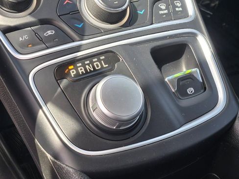 Used 2015 Chrysler 200 Limited w/ Convenience Group FWD image 25