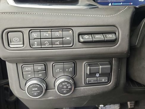 Used 2023 GMC Yukon Denali Ultimate AWD/4WD image 17