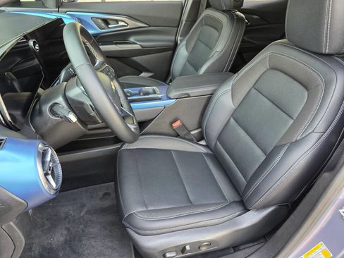Used 2025 Chevrolet Equinox EV LT w/ LPO, Blackout Package FWD image 16
