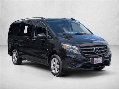 Used 2018 Mercedes-Benz Metris Passenger image 3
