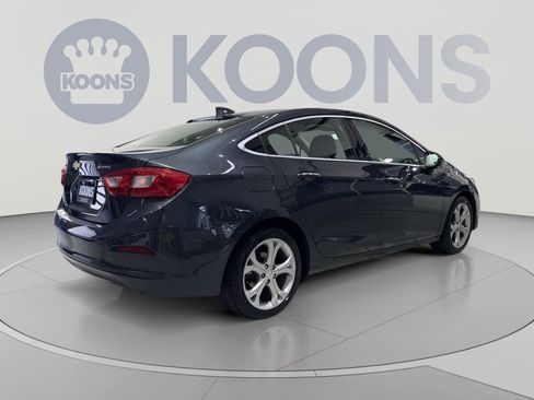 Used 2018 Chevrolet Cruze Premier FWD image 11