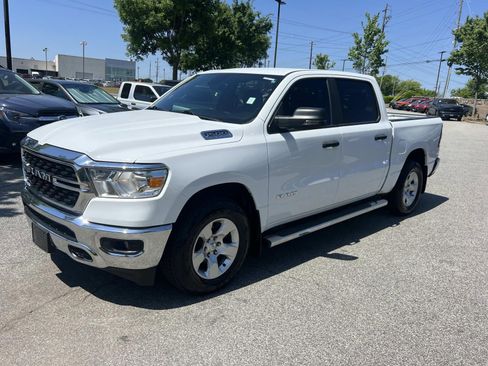 Used 2023 RAM 1500 Big Horn AWD/4WD image 3