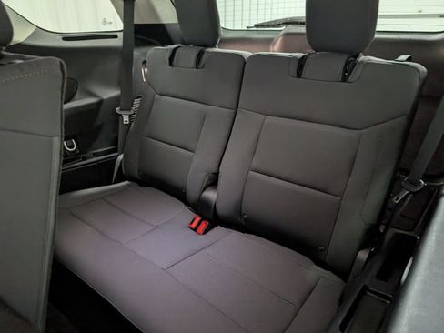 Used 2025 Ford Explorer Active AWD/4WD image 10