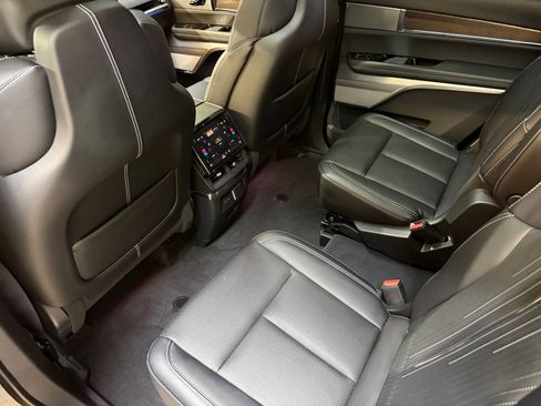 New 2026 Cadillac Vistiq Luxury w/ LPO, Floor Liner Package image 41