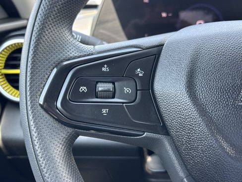 Used 2024 Chevrolet Trax LT w/ Sunroof Package FWD image 34