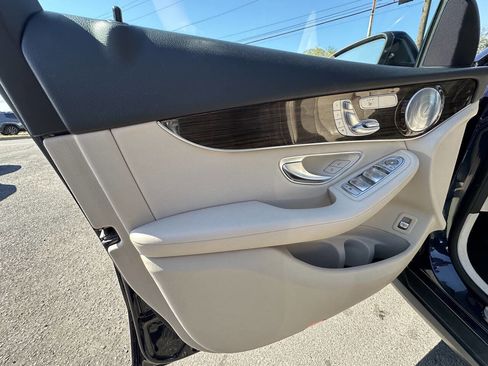 Used 2017 Mercedes-Benz GLC 300 4MATIC image 10