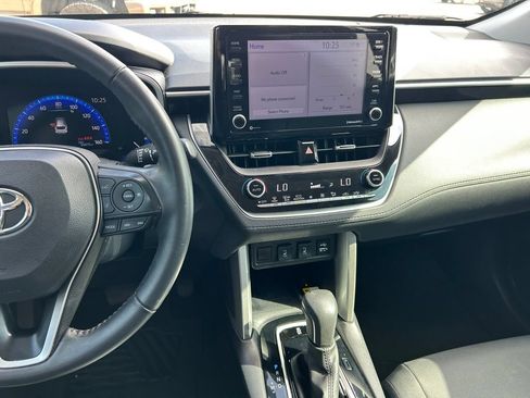 Used 2022 Toyota Corolla Cross XLE w/ Convenience Package FWD image 18