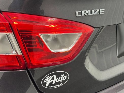 Used 2017 Chevrolet Cruze LT w/ Convenience Package image 5