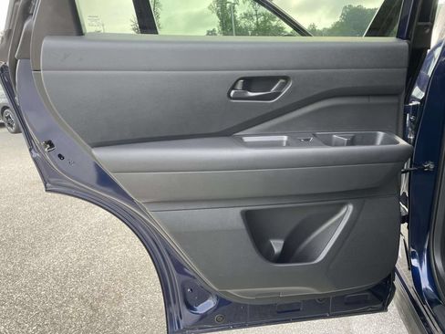 Used 2025 Nissan Pathfinder SV AWD/4WD image 2